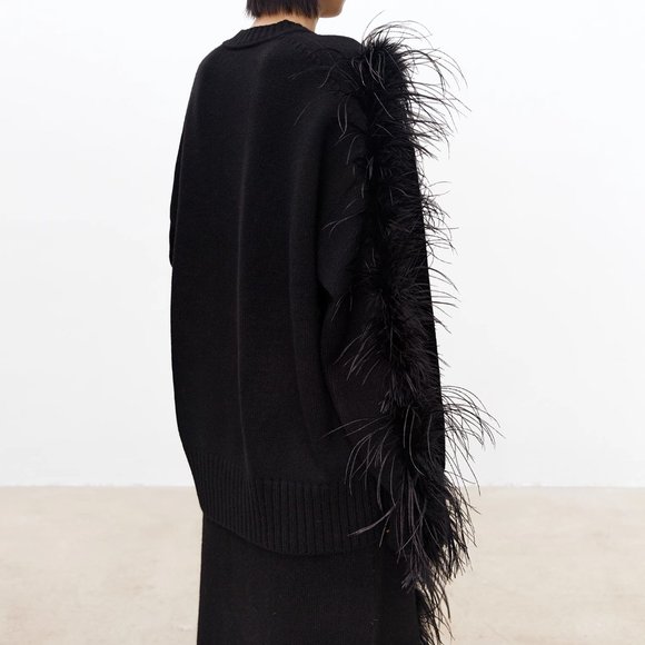 CHICJOC Women cashmere and wool V-neck sweater with handmade ostrich feather - Picture 8 of 15